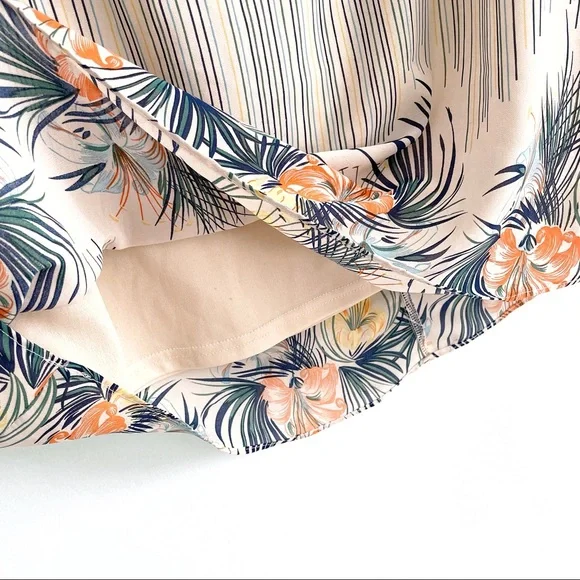 Entro Dress with Vintage Vibe Open Shoulder and Island Floral Detail at the Hem - Picture 9 of 10